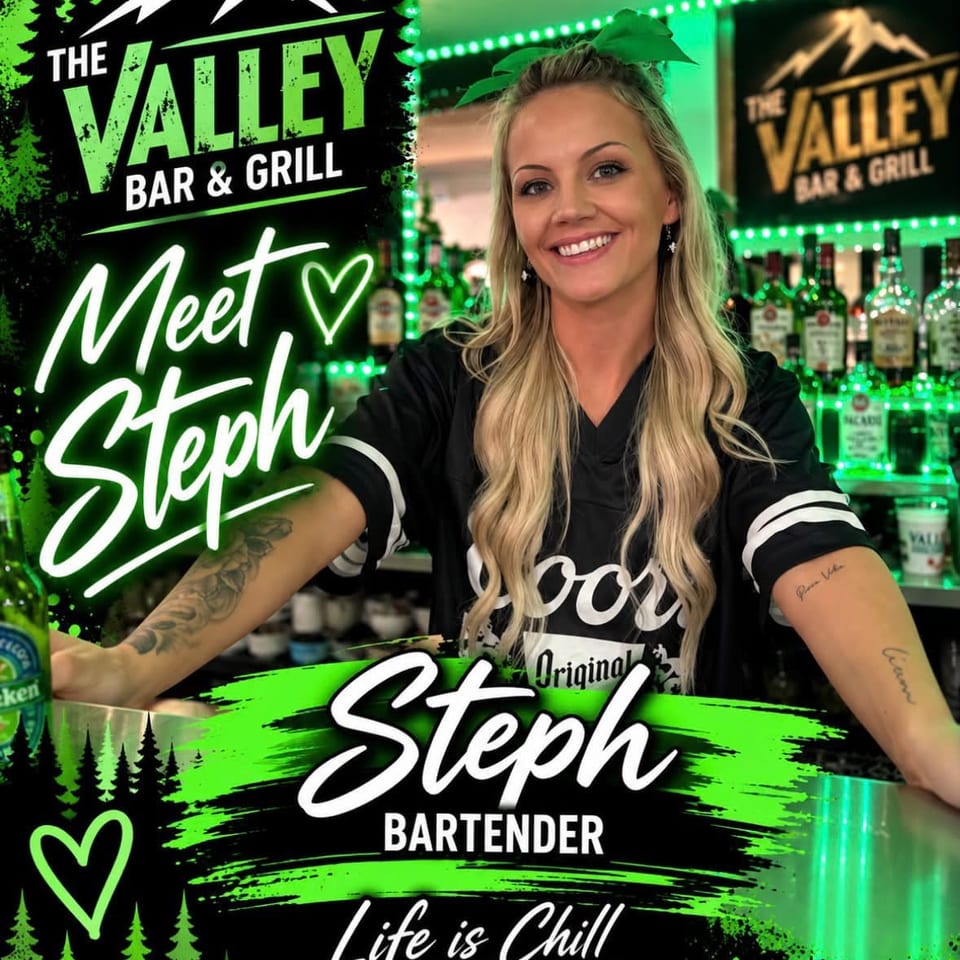 Steph, Bartender