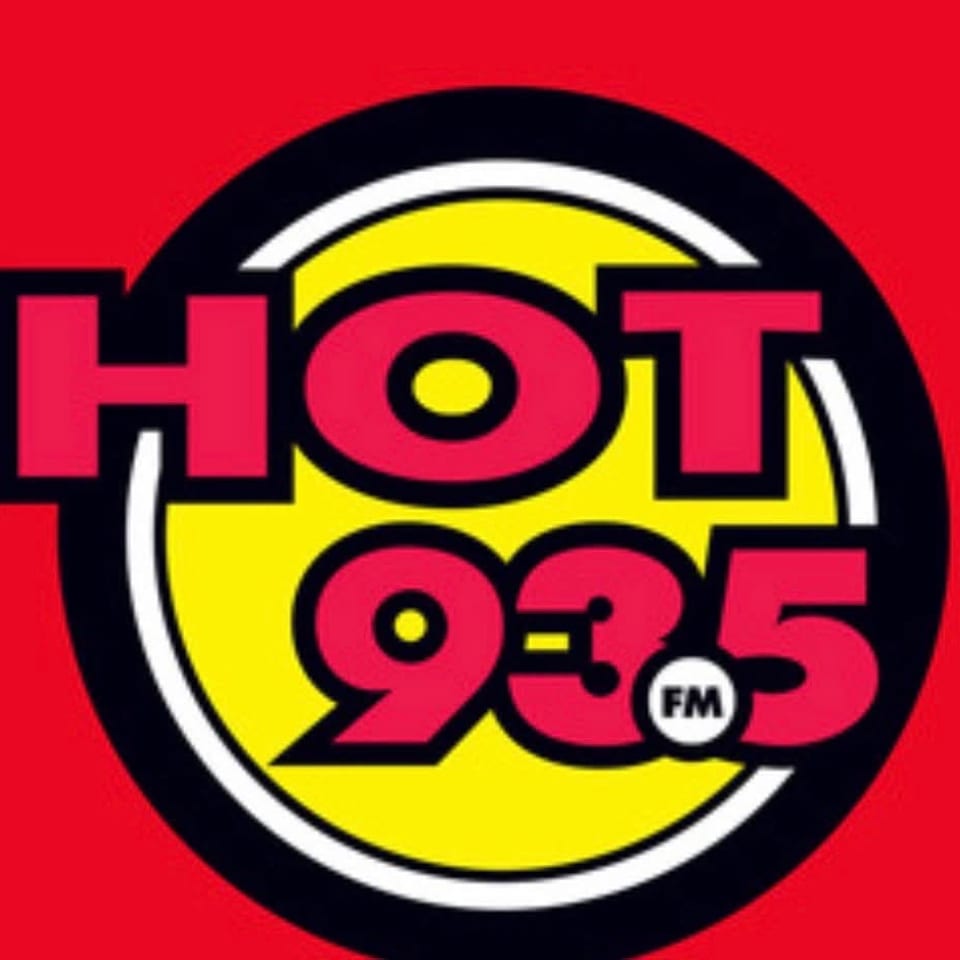 Hot 93.5 FM logo